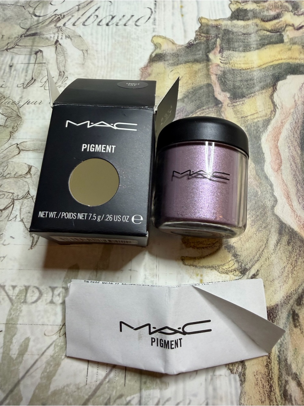 MAC COSMETICS BNIB LOVELY LILY PIGMENT RARE 7.5g jar LIMITED DISCONTINUED!
